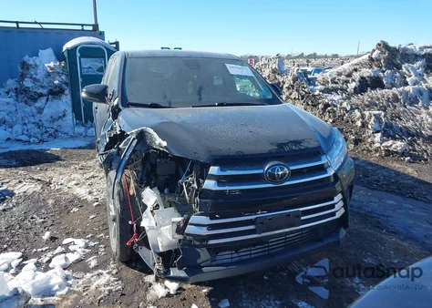 2018 Toyota Highlander Le z USA, uszkodzony, nr VIN 5TDBZRFH4JS820760